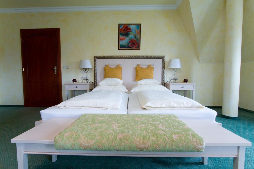 Hetkuti Wellness Hotel Es Lovaspark Mor Phòng bức ảnh
