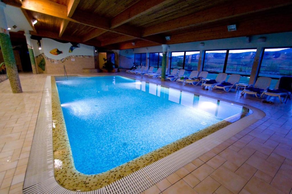 Hetkuti Wellness Hotel Es Lovaspark Mor Ngoại thất bức ảnh